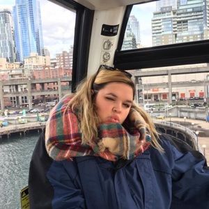 Meet your Posher, Casey